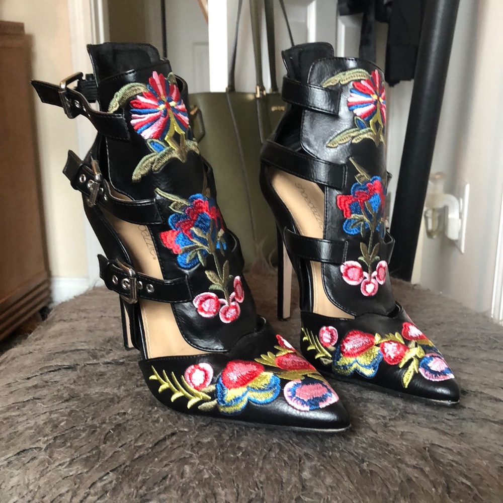 Statement heels